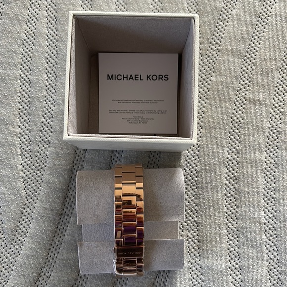 BRAND NEW Michael Kors bling woman’s watch - Picture 5 of 6